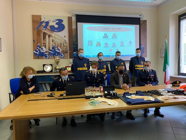 "Affari di famiglia": furti ad anziani soli e fragili, 10 arresti messi a segno all’alba di oggi tra Cuneo, Torino e Asti "Affari di famiglia": furti ad anziani soli e fragili, 10 arresti messi a segno all’alba di oggi tra Cuneo, Torino e Asti