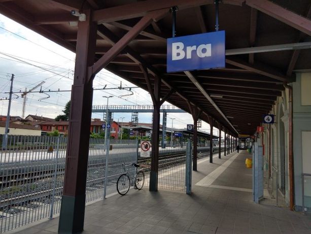 Bra, litiga con l’amico alla stazione e lo colpisce con sette coltellate Bra, litiga con l’amico alla stazione e lo colpisce con sette coltellate