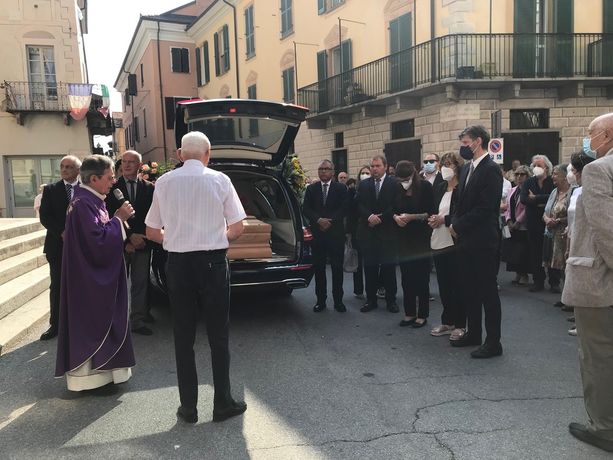 Una vita guidata dalla “passione per la polis”: a Caraglio l’ultimo addio a Lido Riba