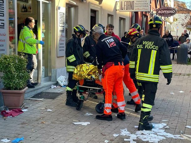 Fuori pericolo il motociclista astigiano travolto nel dehors di una pasticceria albese