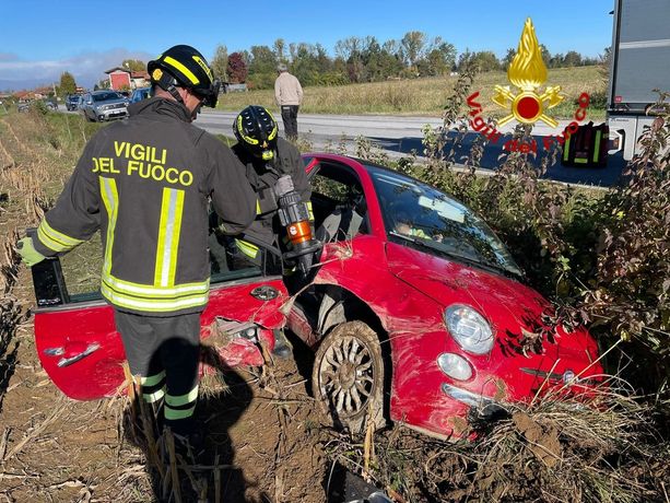Auto fuori strada tra Beinette e Chiusa di Pesio: in ospedale la conducente del mezzo