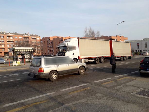 #Cuneo: quel tratto di corso Francia percorso quotidianamente dai mezzi pesanti nonostante il divieto (FOTO) #Cuneo: quel tratto di corso Francia percorso quotidianamente dai mezzi pesanti nonostante il divieto (FOTO)