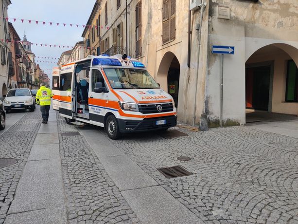 Giovane donna investita in via Roma a Fossano Giovane donna investita in via Roma a Fossano