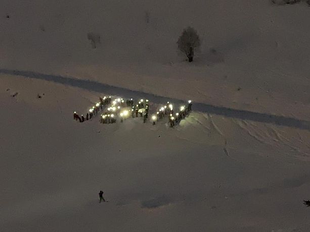 Artesina ha salutato a lume di fiaccola Jean François Torelli, lunedì i funerali a Mondovì (FOTO)