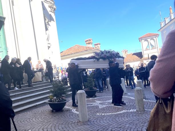 A Mondovì l'ultimo saluto ad Angela Figone: &quot;Ti  immaginiamo in un mondo nel quale ancora sorridi&quot;
