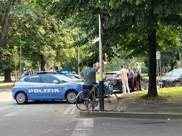 Rissa in corso Dante a Cuneo, Carabinieri e Polizia sul posto Rissa in corso Dante a Cuneo, Carabinieri e Polizia sul posto