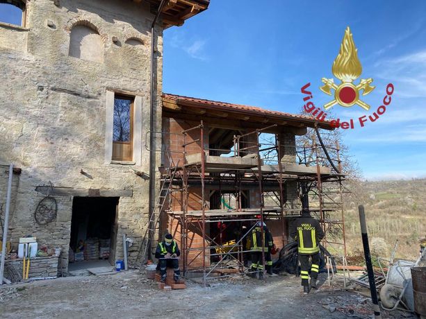 Cade da un ponteggio e muore: tragedia sul lavoro a Roascio