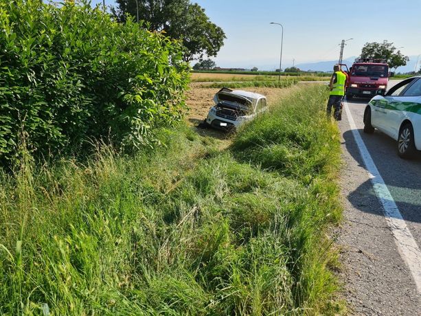 Lo scontro in curva e l’uscita di strada: due feriti nell’ennesimo incidente sulla Provinciale 156 Lo scontro in curva e l’uscita di strada: due feriti nell’ennesimo incidente sulla Provinciale 156
