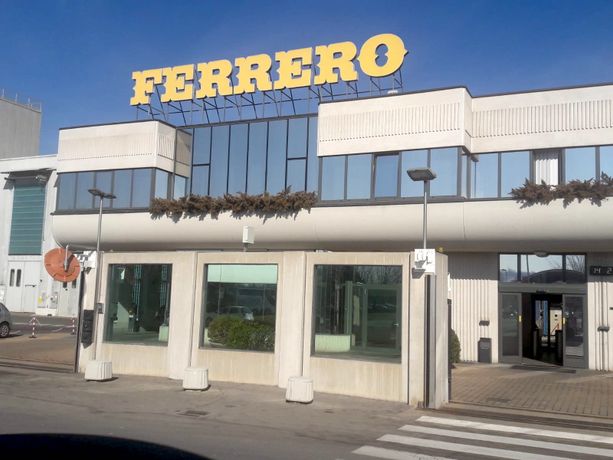 Alba, uomo di 48 anni muore per un malore allo stabilimento Ferrero