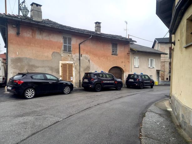 Tragedia familiare a Dronero: uccide la madre di 89 anni e poi si costituisce Tragedia familiare a Dronero: uccide la madre di 89 anni e poi si costituisce