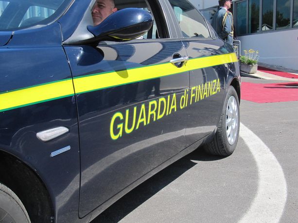 Cinque arresti e 85 milioni di euro sequestrati: partita da Bra l'indagine "Muraglia di carta" Cinque arresti e 85 milioni di euro sequestrati: partita da Bra l'indagine "Muraglia di carta"