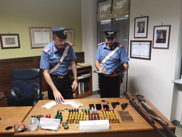 Dogliani, in casa droga e armi: un 61enne agli arresti domiciliari