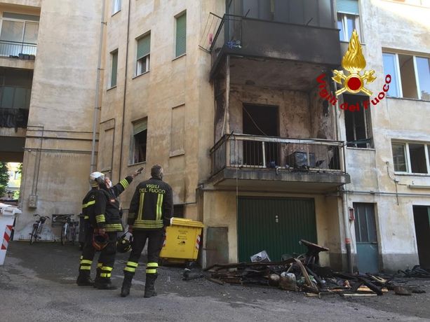 Incendio in un alloggio in corso Dante a Cuneo nella notte, palazzo evacuato: danni ingenti