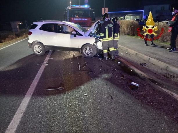 Scontro frontale tra due auto a Cervasca: quattro persone in ospedale, tra cui una bambina