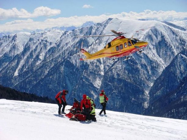 Si stacca valanga nel vallone di Traversagn, a Bellino: scialpinista sepolto e salvato dai compagni di cordata Si stacca valanga nel vallone di Traversagn, a Bellino: scialpinista sepolto e salvato dai compagni di cordata