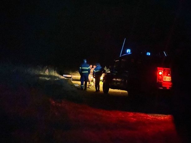 Incidente in frazione San Bernardo di Cervasca, auto fuori strada con persone bloccate