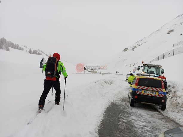 Valanga al Colle della Maddalena, travolto un mezzo del soccorso stradale: attivati vigili del fuoco e soccorso alpino Valanga al Colle della Maddalena, travolto un mezzo del soccorso stradale: attivati vigili del fuoco e soccorso alpino