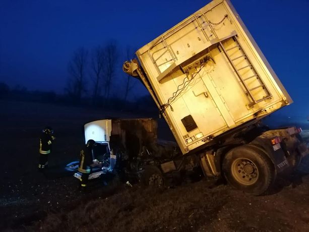 Scontro tra auto e tir sulla Reale di Marene: due feriti, uno in gravi condizioni Scontro tra auto e tir sulla Reale di Marene: due feriti, uno in gravi condizioni
