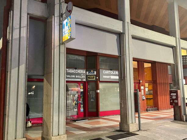 L'ombra dei debiti dietro l'omicidio del tabaccaio di Alba ucciso dal padre a Canelli