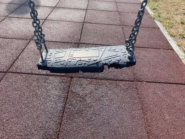 Aree gioco degradate, Margarita: "Non aspettiamo che capiti qualcosa per intervenire"