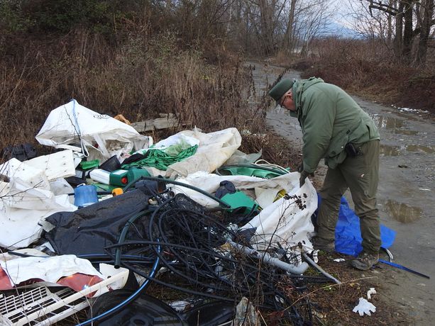 Abbandoni di rifiuti a Cavour e Piscina: individuati gli autori Abbandoni di rifiuti a Cavour e Piscina: individuati gli autori