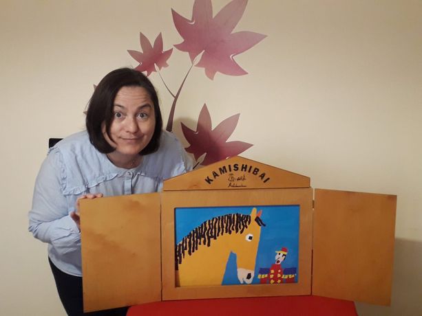 Il giapponese Kamishibai aspetta i bambini alla rotonda dei viali di Vigone