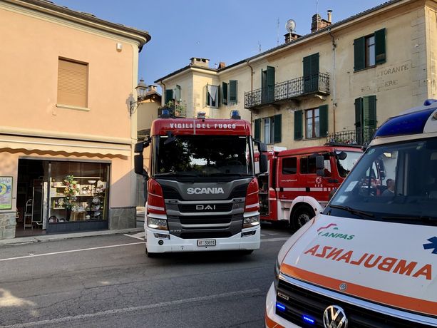 Bricherasio: un’auto prende fuoco in una zona centrale Bricherasio: un’auto prende fuoco in una zona centrale