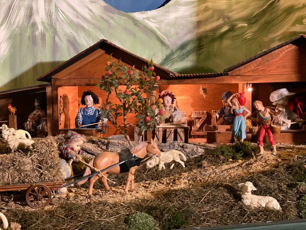 In attesa della ‘Grande festa’ per i bambini il presepe torna in municipio