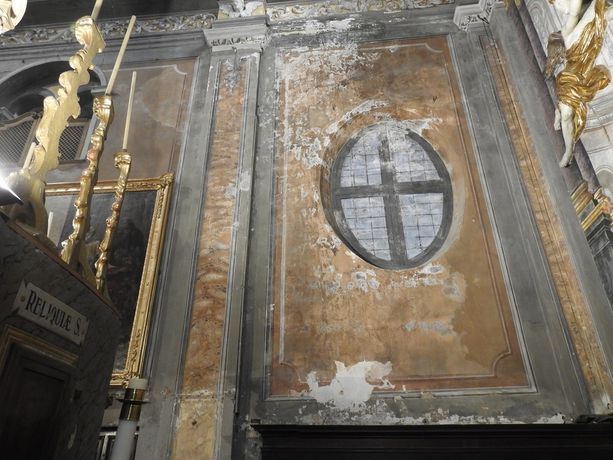 A Buriasco fiori in piazza per contribuire a restaurare il presbiterio A Buriasco fiori in piazza per contribuire a restaurare il presbiterio