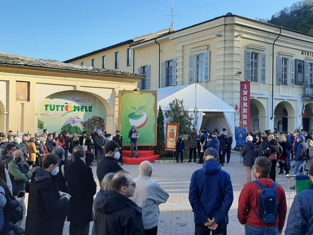Tra libri, frittelle e concerti: Cavour è pronta per primo week end di Tuttomele