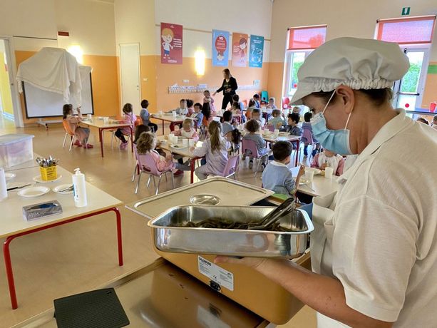 La Gmi Servizi sospende il servizio mensa e i Comuni del Torinese corrono ai ripari