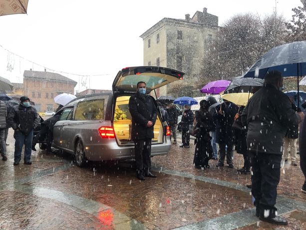 “Grazie Clemente”: l’ultimo saluto dei dipendenti Bus Company all’illuminato imprenditore del trasporto pubblico [FOTO]