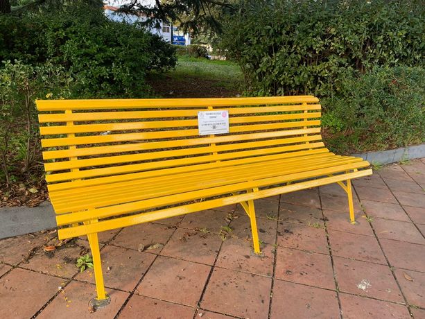 Una panchina gialla per sensibilizzare sull’endometriosi Una panchina gialla per sensibilizzare sull’endometriosi