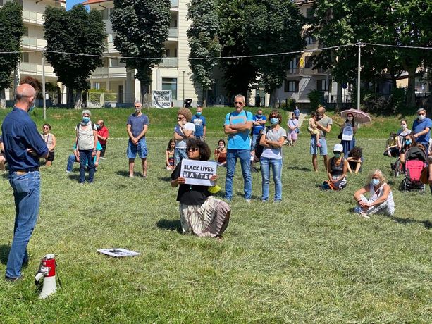 Polemica social sulla manifestazione antirazzista di Pinerolo: «Discutiamone»