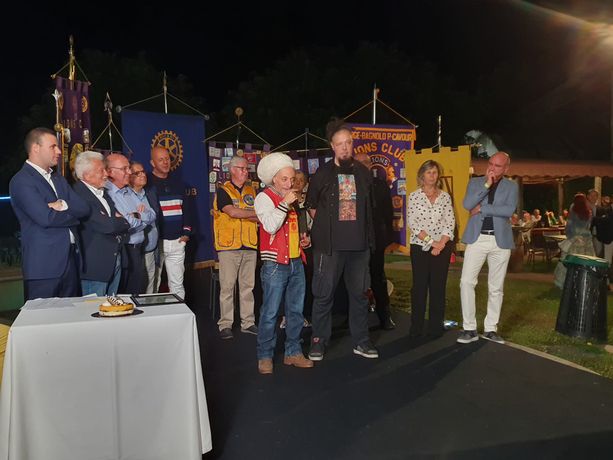 I club Lions, Zonta e Rotary del Pinerolese assieme per i minori disagiati I club Lions, Zonta e Rotary del Pinerolese assieme per i minori disagiati