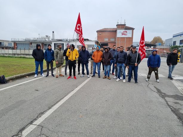 Raspini di Scalenghe: non c’è l’accordo, continua lo stato di agitazione Raspini di Scalenghe: non c’è l’accordo, continua lo stato di agitazione