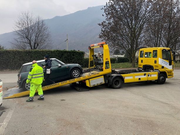 Risultava intestatario di 37 auto: pinerolese scoperto dai controlli a Torre Pellice Risultava intestatario di 37 auto: pinerolese scoperto dai controlli a Torre Pellice