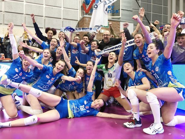 Volley A1/F: serata di grande pallavolo e festa a Villafranca Piemonte [FOTO]