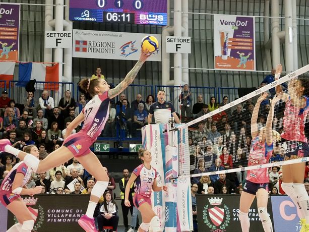 Volley A1/F: la Wash4green Pinerolo lotta ma cade contro Novara Volley A1/F: la Wash4green Pinerolo lotta ma cade contro Novara