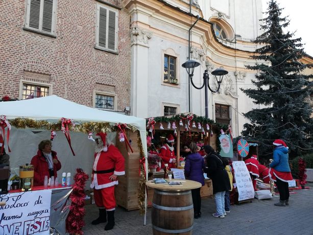 Con i pattini sul ghiaccio e la giostra per bambini, Villafranca Piemonte torna a festeggiare Natale