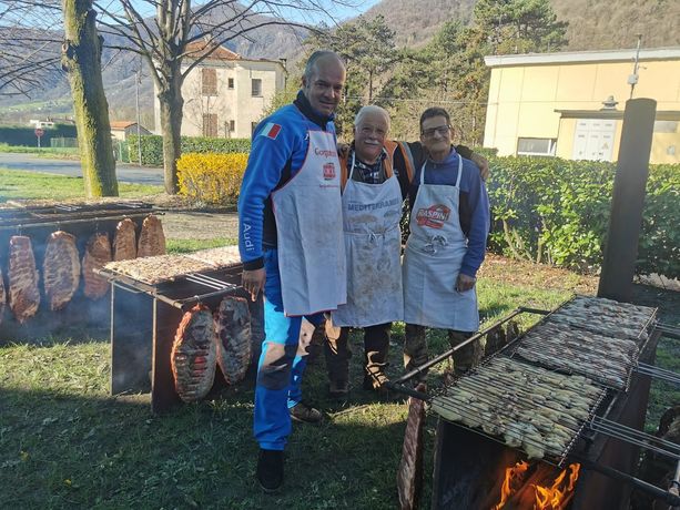 Villar Perosa in festa tra fuochi d’artificio e giri in elicottero Villar Perosa in festa tra fuochi d’artificio e giri in elicottero