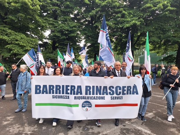 Fratelli d'Italia scende in piazza contro spaccio e violenza: &quot;Riprendiamoci Barriera di Milano&quot; [FOTO]