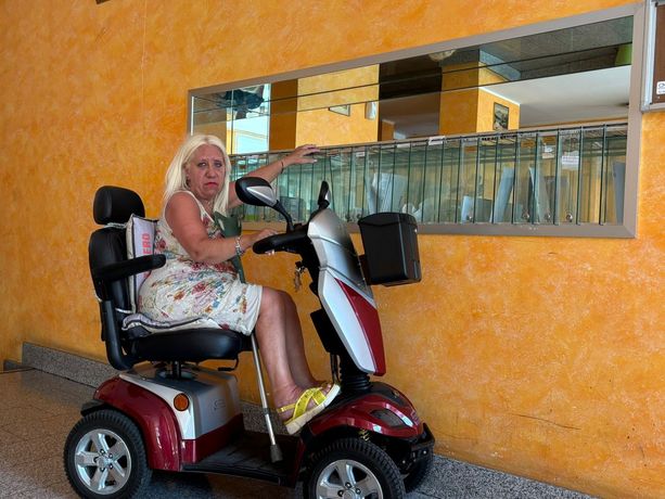 Dispetti nel palazzo degli invalidi: “Mi rubano la posta e mi insultano, voglio andarmene”