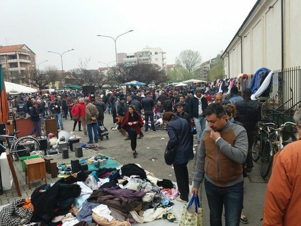 Barattolo, il mercato di via Carcano accende lo scontro politico: inclusione sociale contro legalità Barattolo, il mercato di via Carcano accende lo scontro politico: inclusione sociale contro legalità