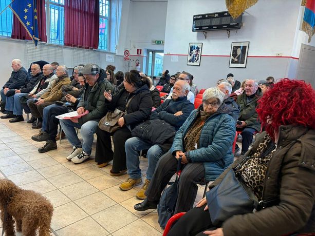 Mirafiori sud contro furti, vandali e aggressioni: "Abbiamo raccolto 590 firme, ora vogliamo più sicurezza"