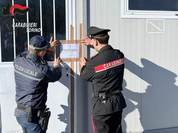 Abusi edilizi nel campo nomadi: scoperti due alloggi illegali, 5 denunciati [VIDEO]