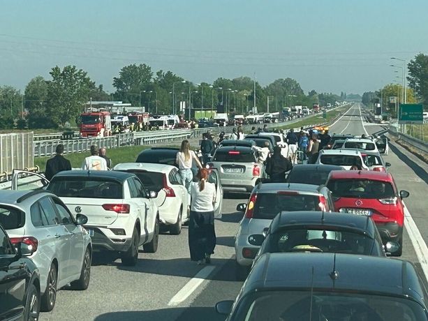 Grave incidente sulla Torino-Savona: traffico in tilt e quattro i feriti, un 77enne in codice rosso