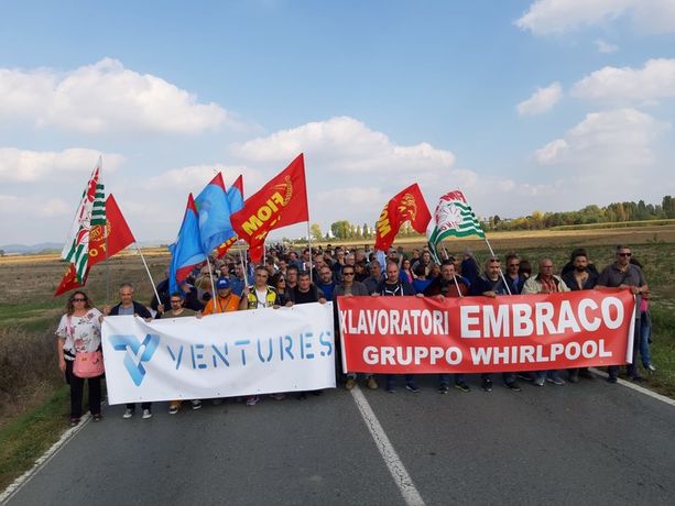 Ex Embraco, il dolore dei sindacati: "Troppi avventurieri che speculano sulla pelle dei lavoratori, scenda in campo lo Stato"
