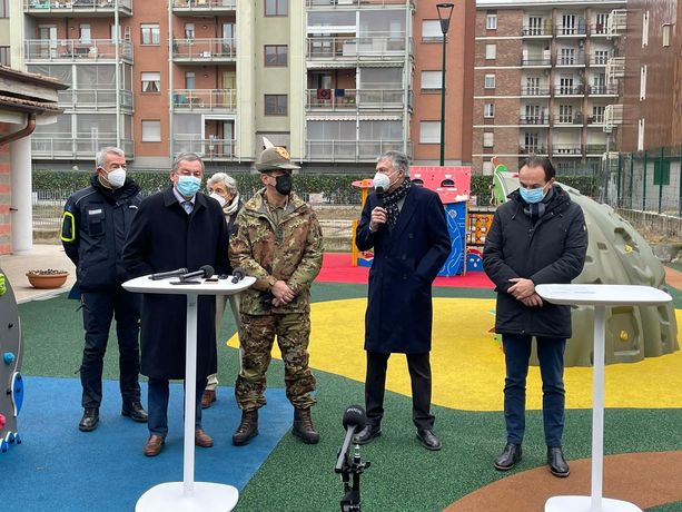 Covid, il generale Figliuolo all'hub vaccinale di via Gorizia: "Richiamo a 4 mesi scelta equilibrata" Covid, il generale Figliuolo all'hub vaccinale di via Gorizia: "Richiamo a 4 mesi scelta equilibrata"