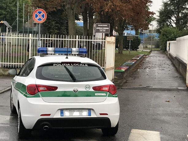 Grugliasco, i vigili in borghese sequestrano marijuana e semi ad alcuni adolescenti al parco Ceresa
